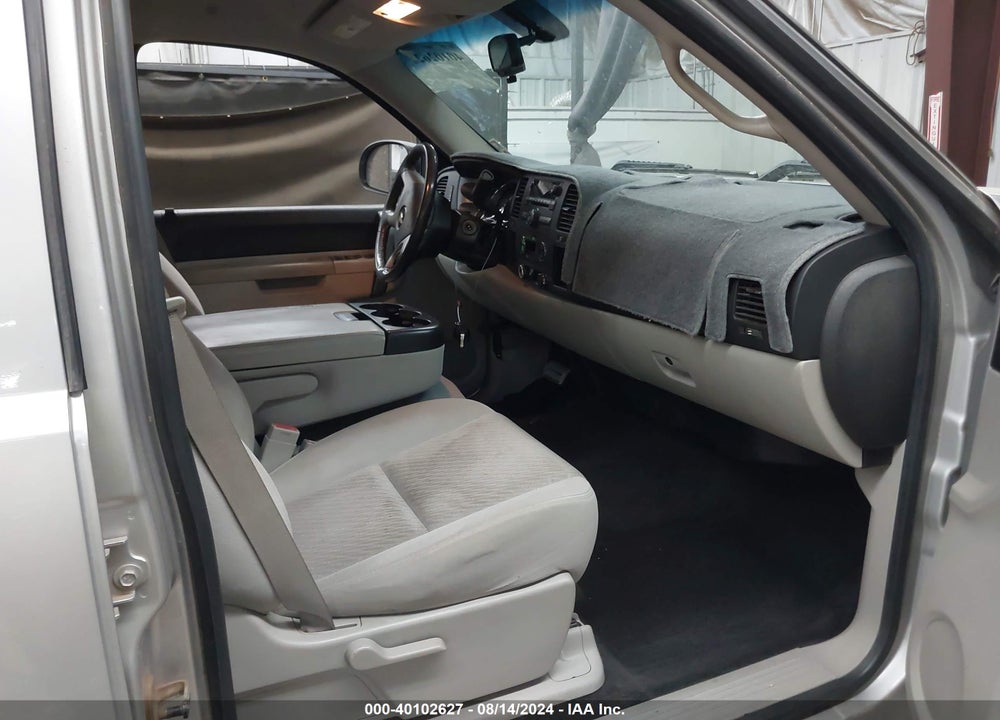 2011 CHEVROLET SILVERADO 1500 LT VIN: 3GCPCSE03BG135918
