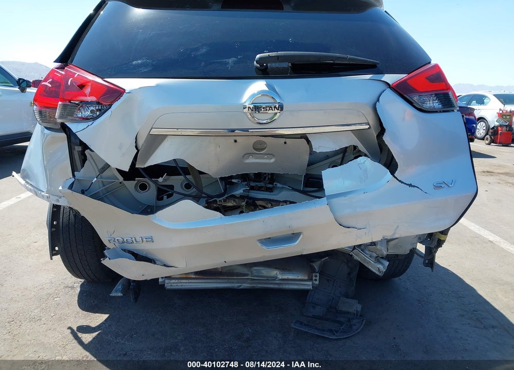2018 NISSAN ROGUE SV VIN: KNMAT2MT6JP605161