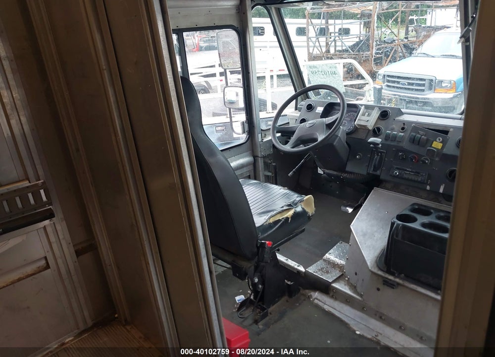 2012 FREIGHTLINER CHASSIS M LINE WALK-IN VAN VIN: 4UZAC3DVXCCBT7144