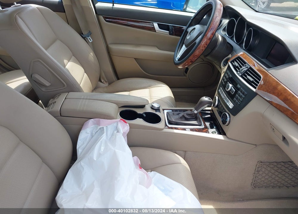 2013 MERCEDES-BENZ C 300 VIN: WDDGF8AB9DR245639