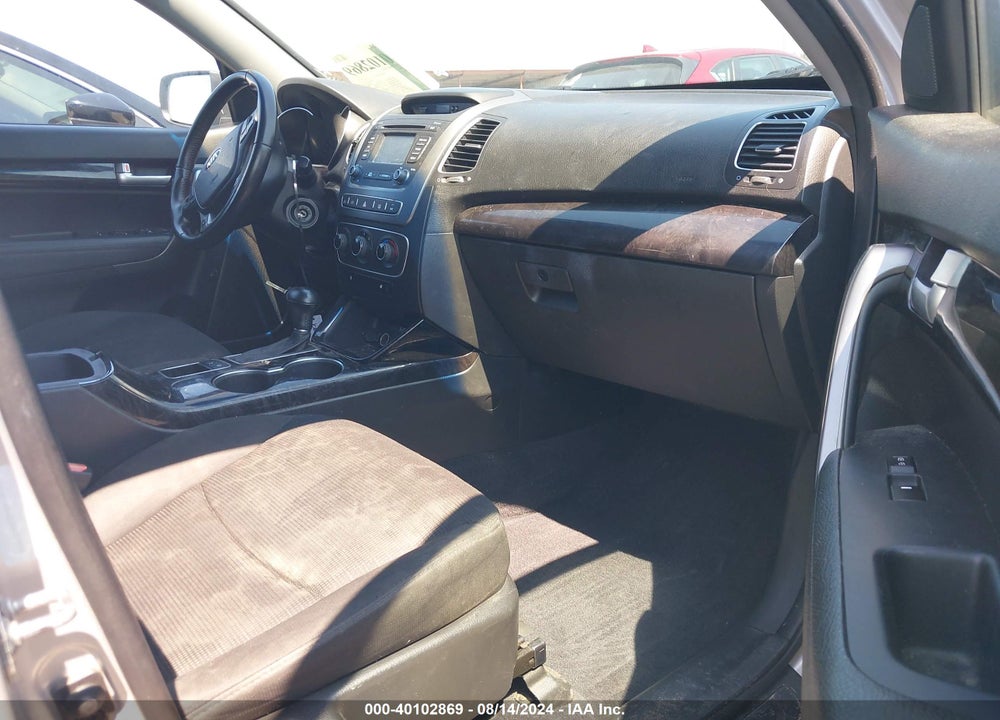 2014 KIA SORENTO LX VIN: 5XYKT4A68EG472989