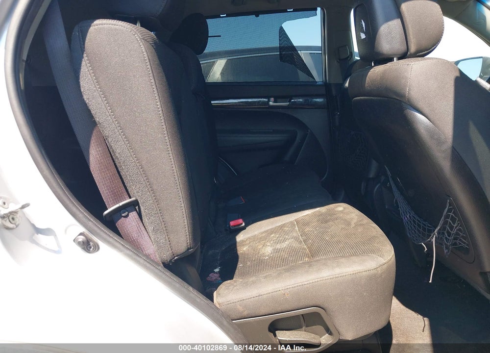 2014 KIA SORENTO LX VIN: 5XYKT4A68EG472989