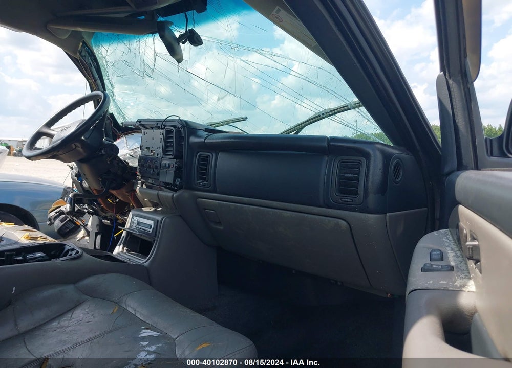 2001 CHEVROLET SUBURBAN 2500 LS VIN: 3GNGK26U51G199579