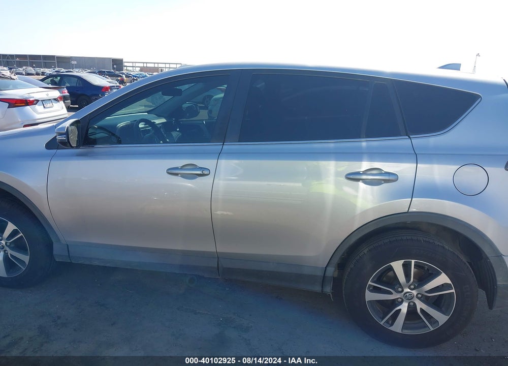 2018 TOYOTA RAV4 XLE VIN: 2T3WFREV6JW469494