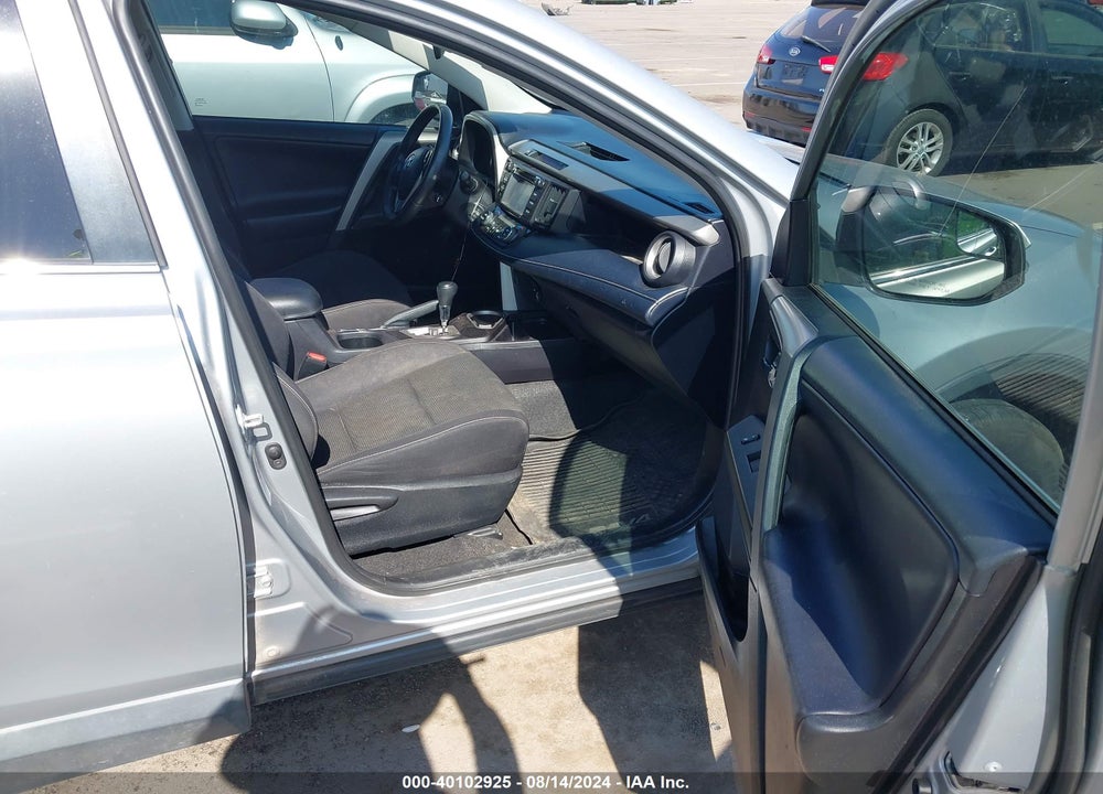 2018 TOYOTA RAV4 XLE VIN: 2T3WFREV6JW469494
