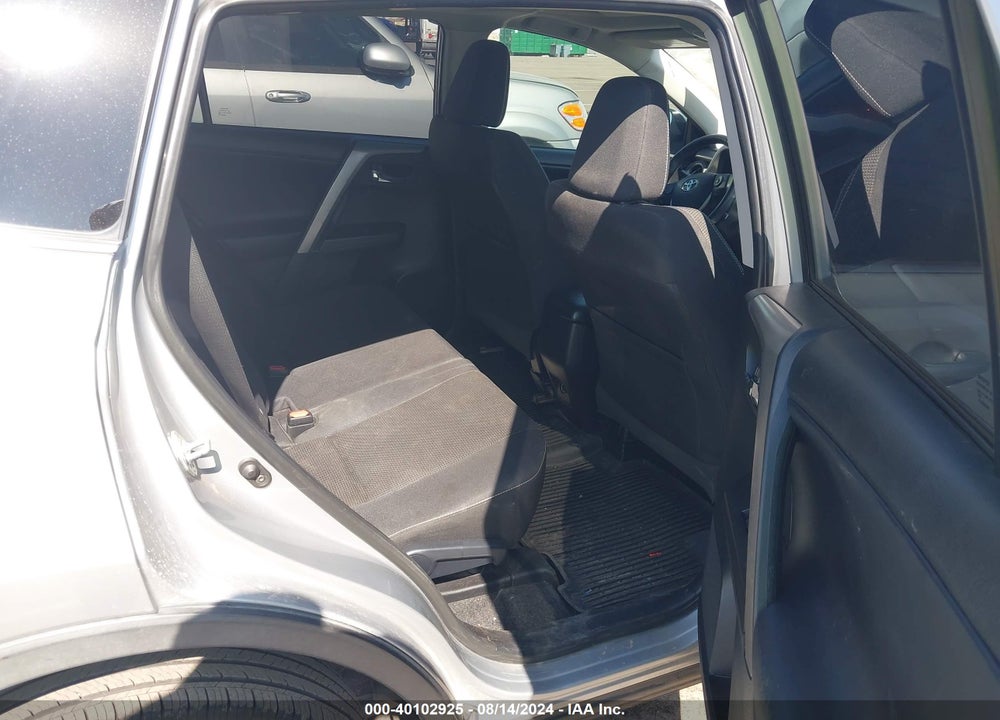 2018 TOYOTA RAV4 XLE VIN: 2T3WFREV6JW469494