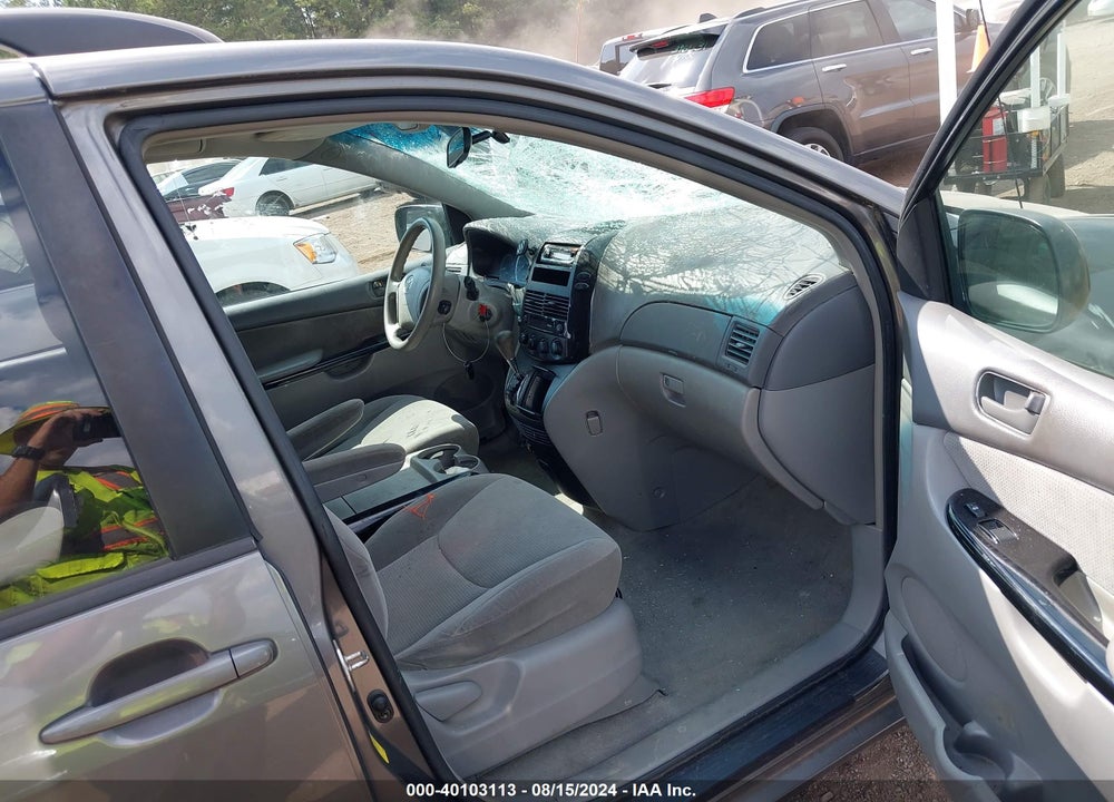 2004 TOYOTA SIENNA LE VIN: 5TDZA23C44S038565