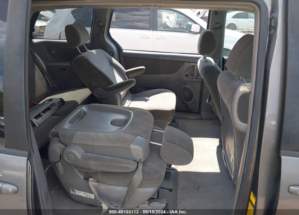 2004 TOYOTA SIENNA LE VIN: 5TDZA23C44S038565