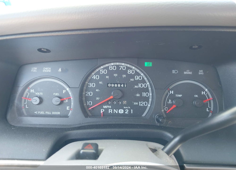 1998 FORD CROWN VICTORIA VIN: 2FAFP73W4WX113982