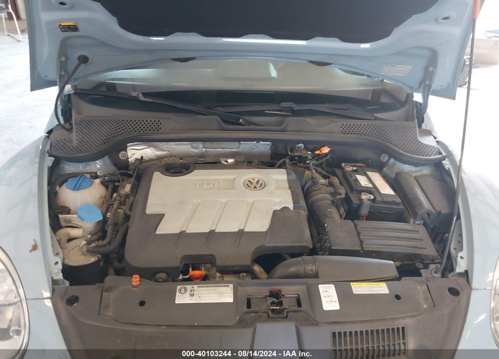 2013 VOLKSWAGEN BEETLE 2.0L TDI VIN: 3VW5L7AT9DM825677