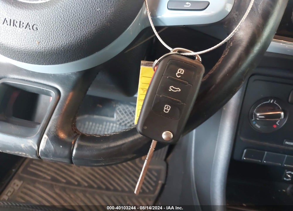 2013 VOLKSWAGEN BEETLE 2.0L TDI VIN: 3VW5L7AT9DM825677