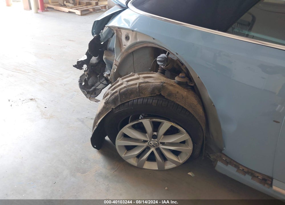 2013 VOLKSWAGEN BEETLE 2.0L TDI VIN: 3VW5L7AT9DM825677