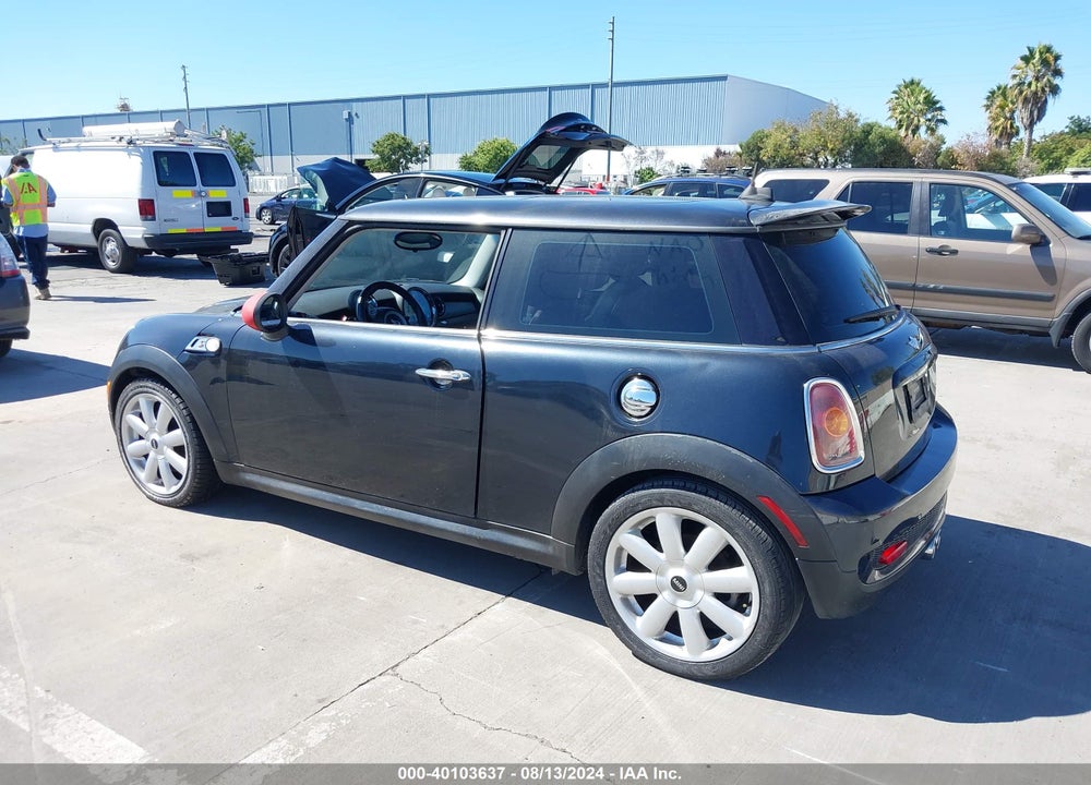 2007 MINI COOPER S VIN: WMWMF73597TL90716