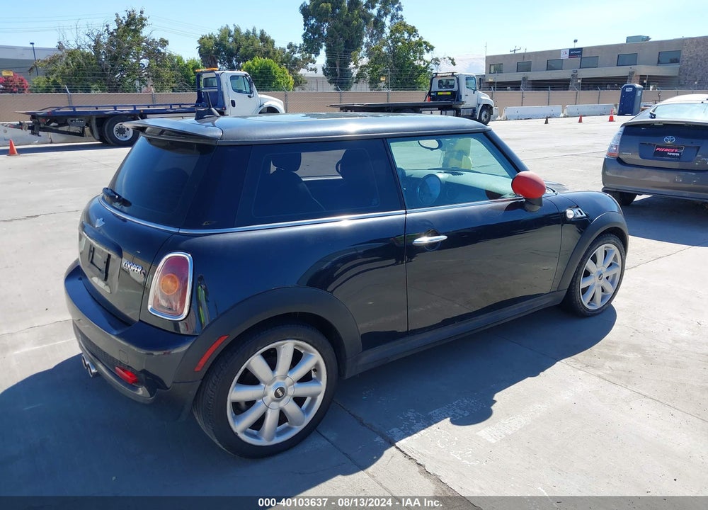 2007 MINI COOPER S VIN: WMWMF73597TL90716