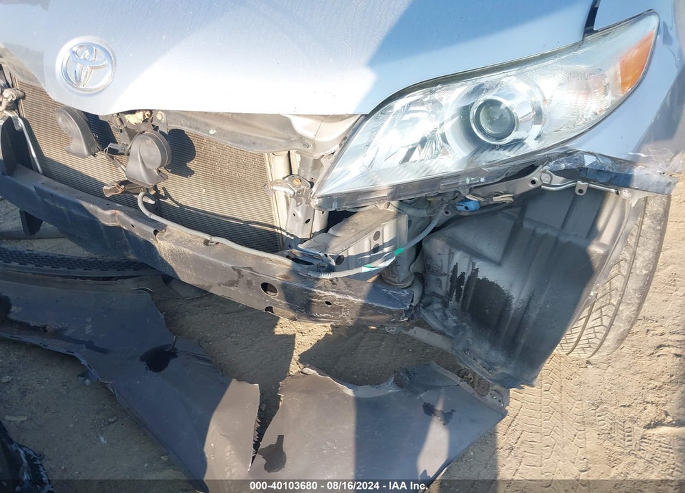 2011 TOYOTA SIENNA LE V6 VIN: 5TDKK3DCXBS049392