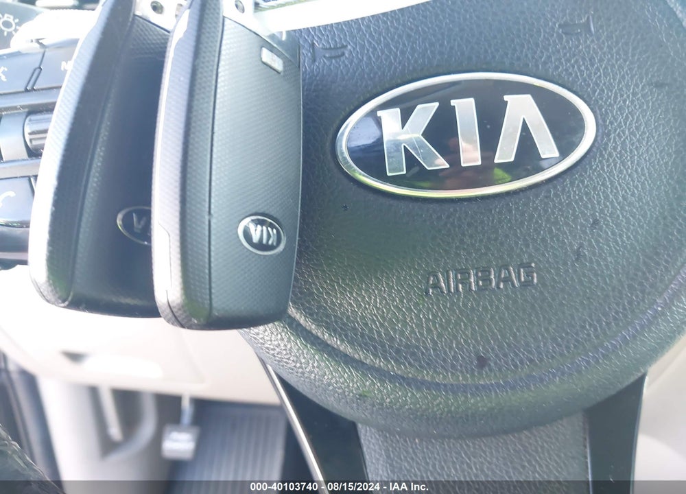 2016 KIA SEDONA EX VIN: KNDMC5C17G6117723