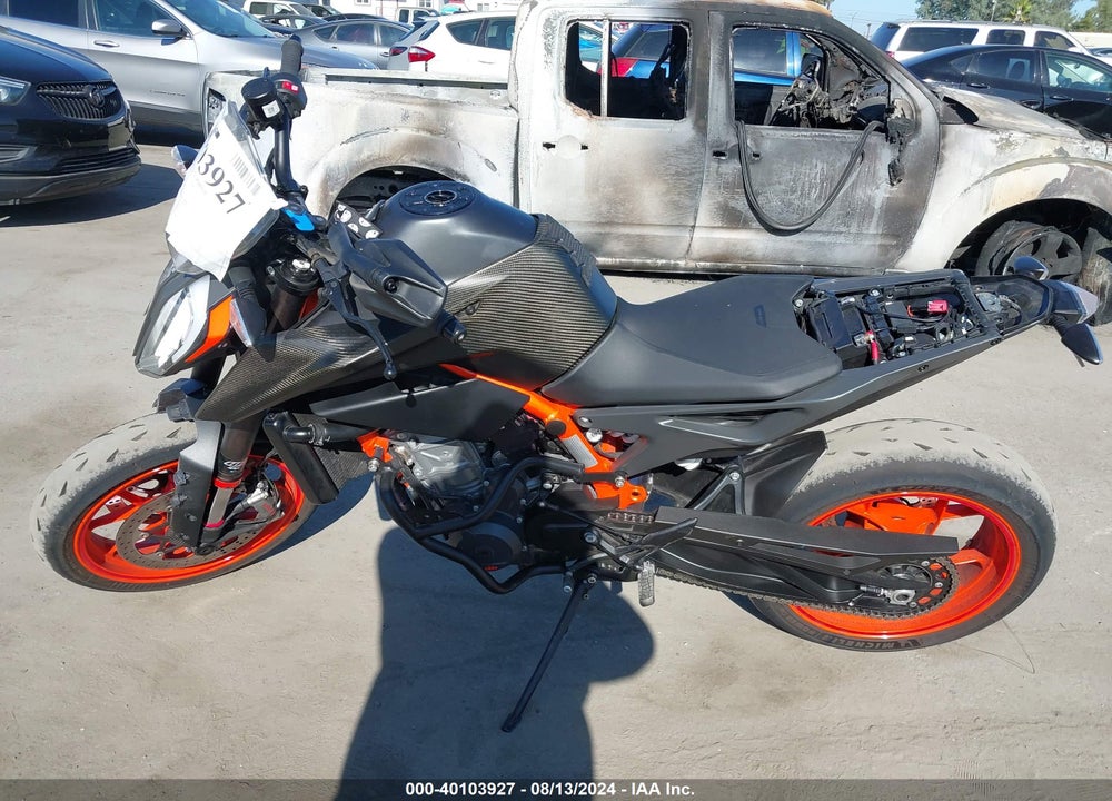 2021 KTM 890 DUKE R VIN: VBKTU9409MM808344