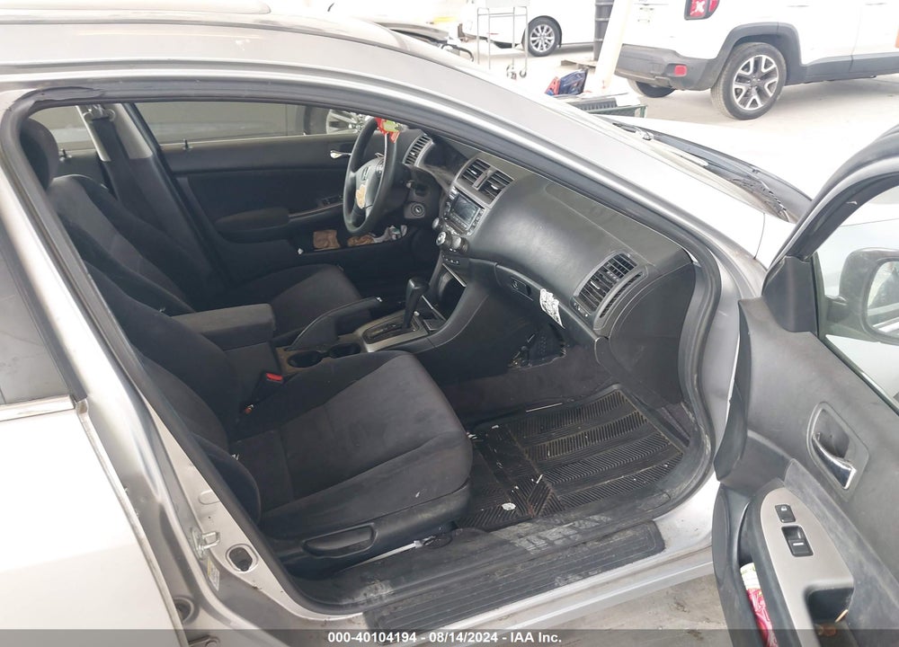 2005 HONDA ACCORD 2.4 EX VIN: JHMCM56765C006148