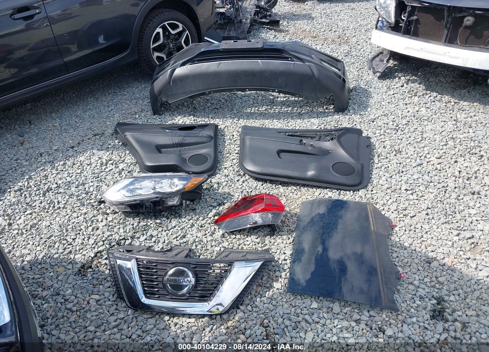 2018 NISSAN ROGUE VIN: 5N1AT2MV1JC834643
