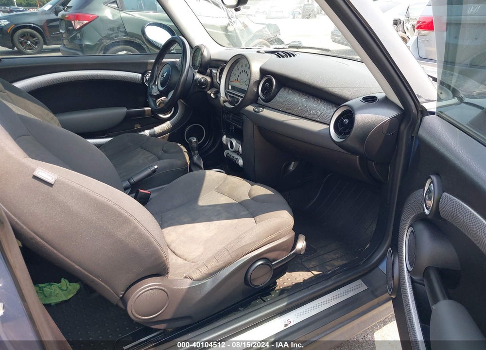 2009 MINI COOPER S VIN: WMWMF73559TT99013