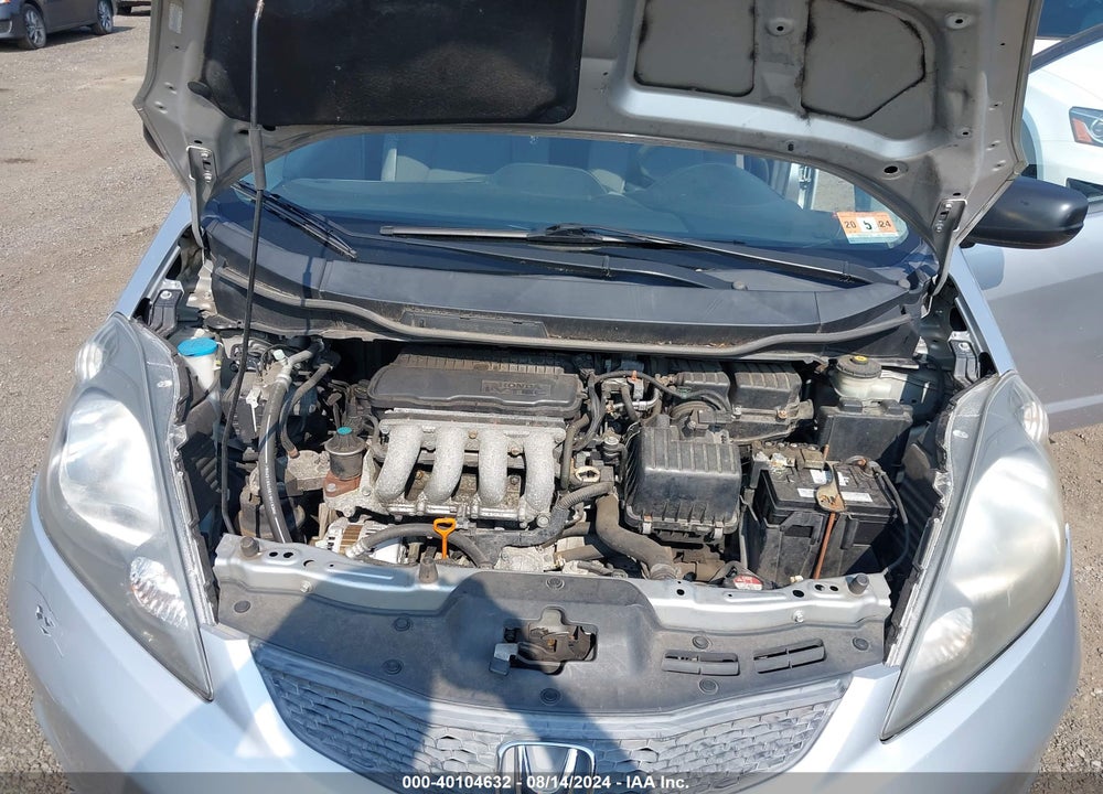 2011 HONDA FIT VIN: JHMGE8H37BC012577