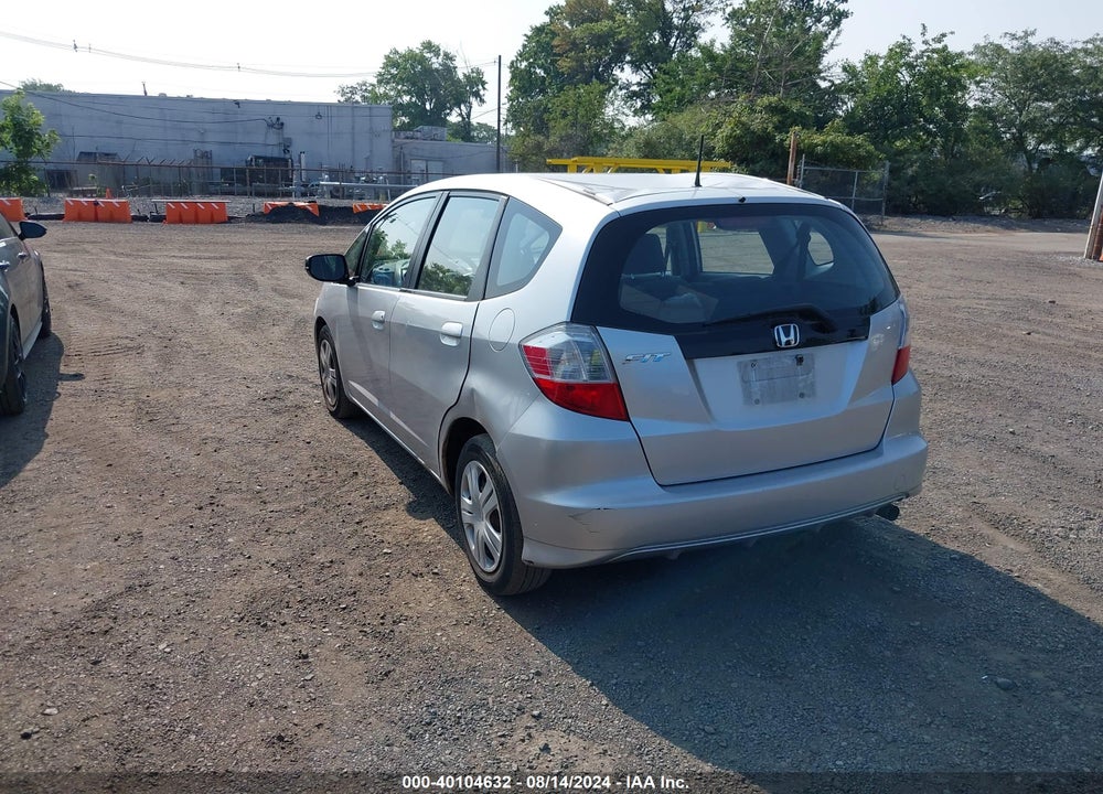 2011 HONDA FIT VIN: JHMGE8H37BC012577