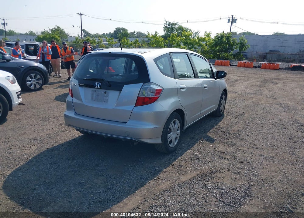 2011 HONDA FIT VIN: JHMGE8H37BC012577