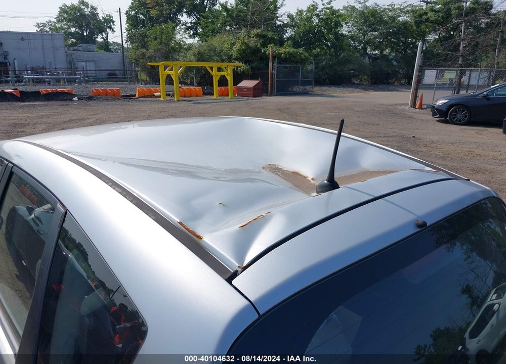 2011 HONDA FIT VIN: JHMGE8H37BC012577