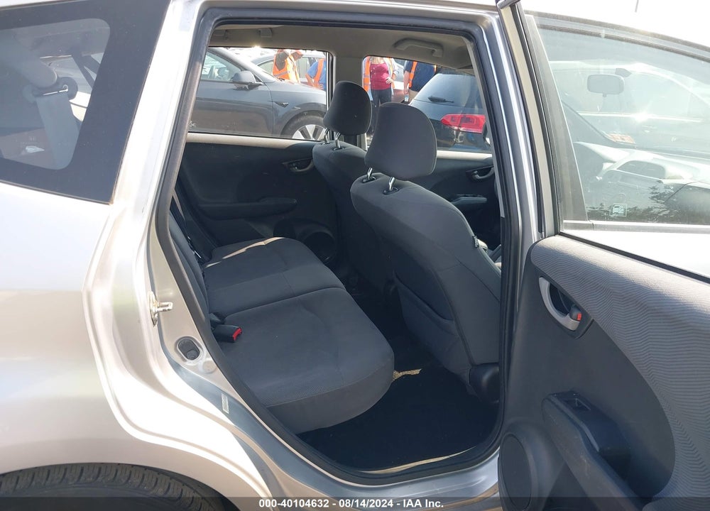 2011 HONDA FIT VIN: JHMGE8H37BC012577