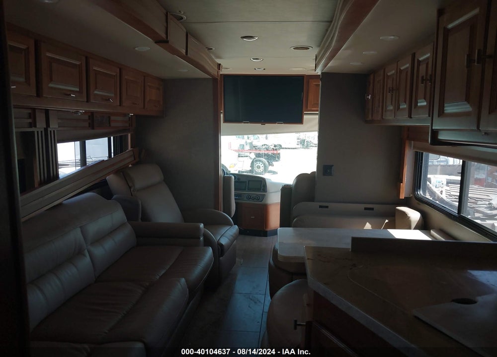 2018 FEATHERLITE MFG INC CHASSIS VIN: 4UZACWFC3JCKE8377