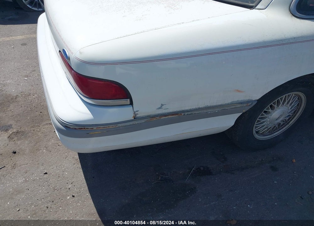 1992 FORD CROWN VICTORIA LX VIN: 2FACP74W3NX138064