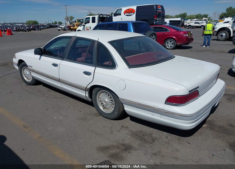 1992 FORD CROWN VICTORIA LX VIN: 2FACP74W3NX138064
