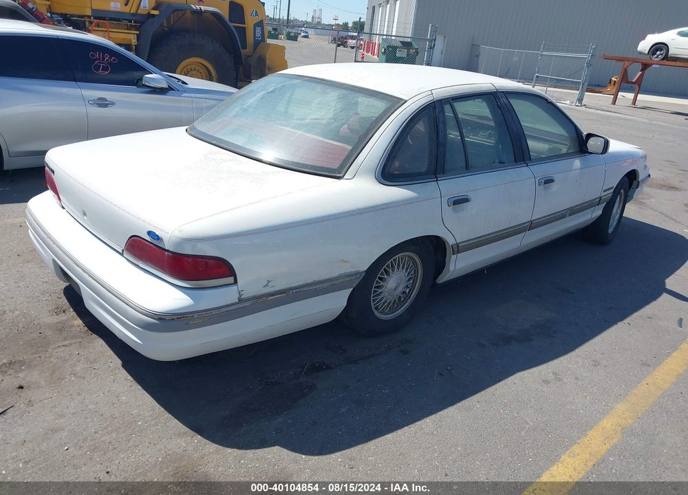 1992 FORD CROWN VICTORIA LX VIN: 2FACP74W3NX138064