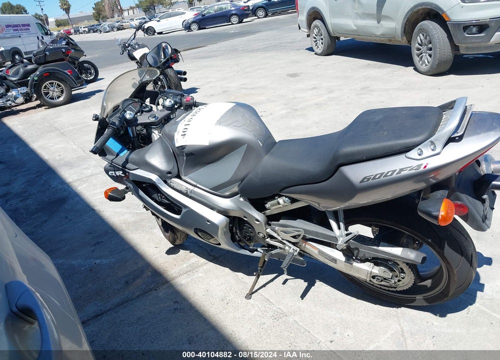 2005 HONDA CBR600 F4 VIN: JH2PC35125M600132
