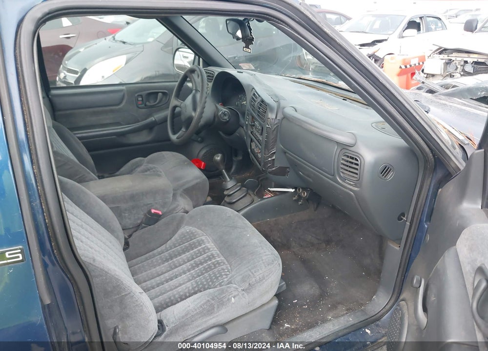 2001 CHEVROLET S-10 LS VIN: 1GCCS14561K146119