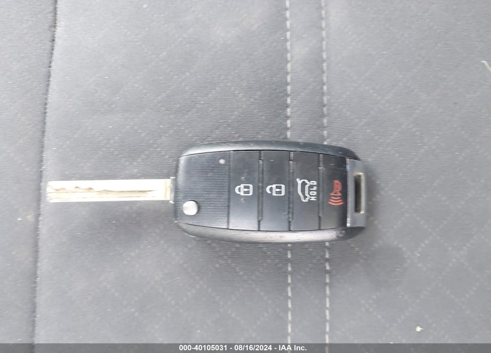 2016 KIA SORENTO 2.4L LX VIN: 5XYPGDA31GG110036