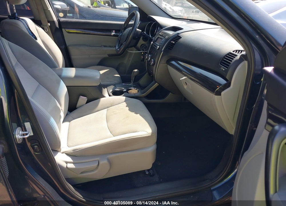 2011 KIA SORENTO LX V6 VIN: 5XYKT4A2XBG164179