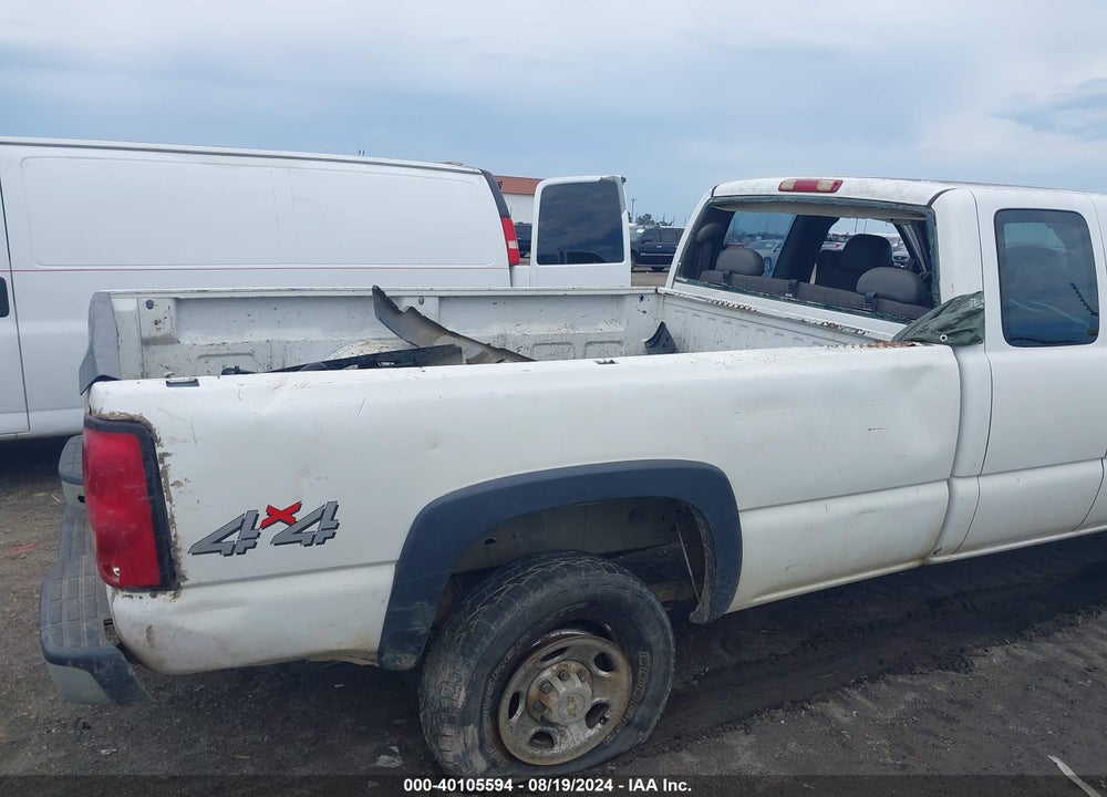 2005 CHEVROLET SILVERADO 2500HD WORK TRUCK VIN: 1GCHK29U35E208365