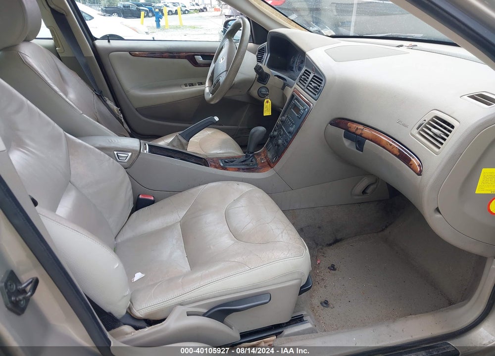 2005 VOLVO V70 2.4 VIN: YV1SW612252503772