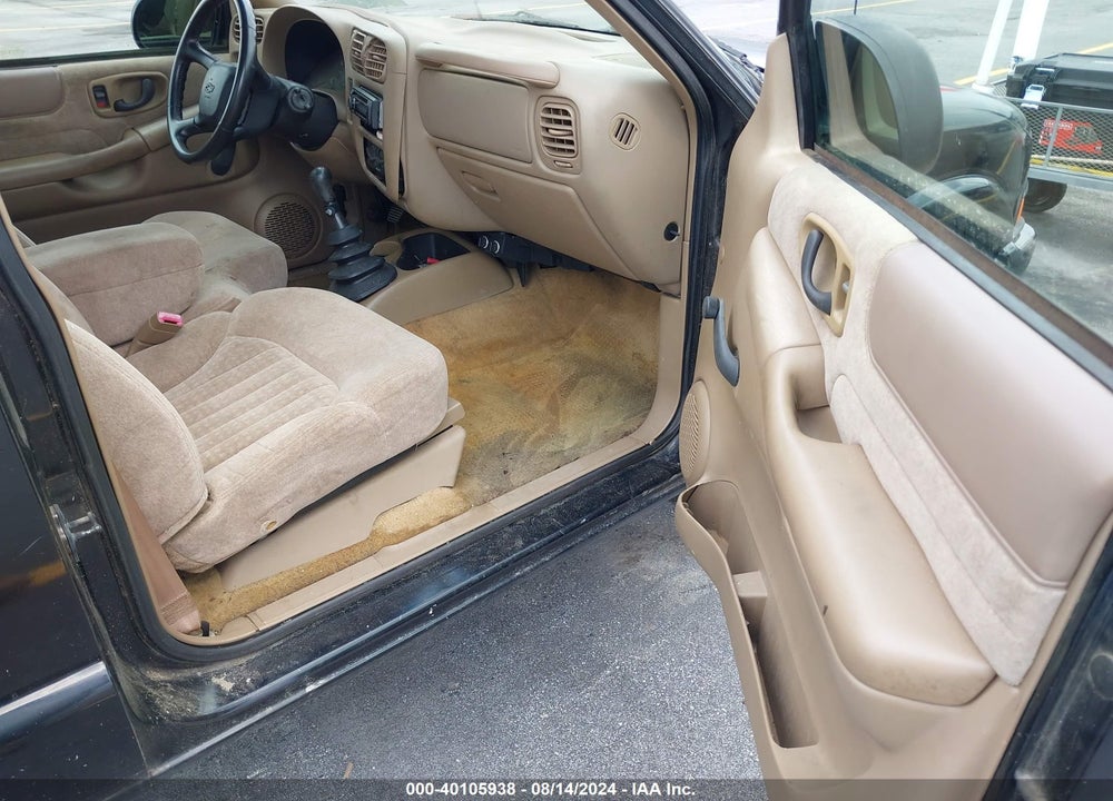 2000 CHEVROLET S-10 VIN: 1GCCS19W0Y8196653