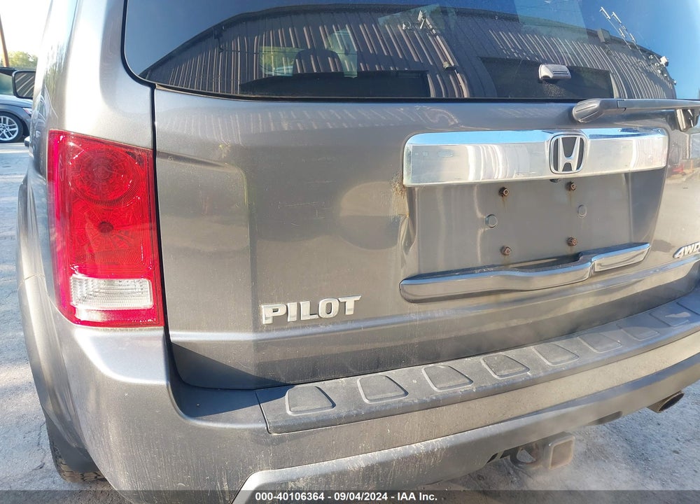 2011 HONDA PILOT VIN: 5FNYF4H55BB077878