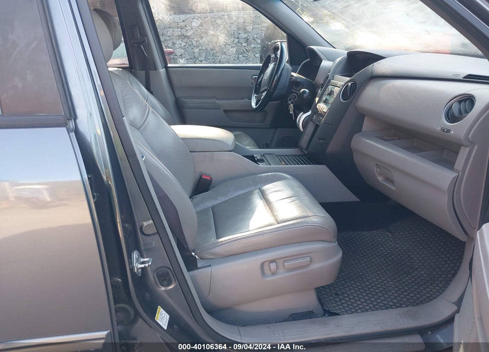 2011 HONDA PILOT VIN: 5FNYF4H55BB077878