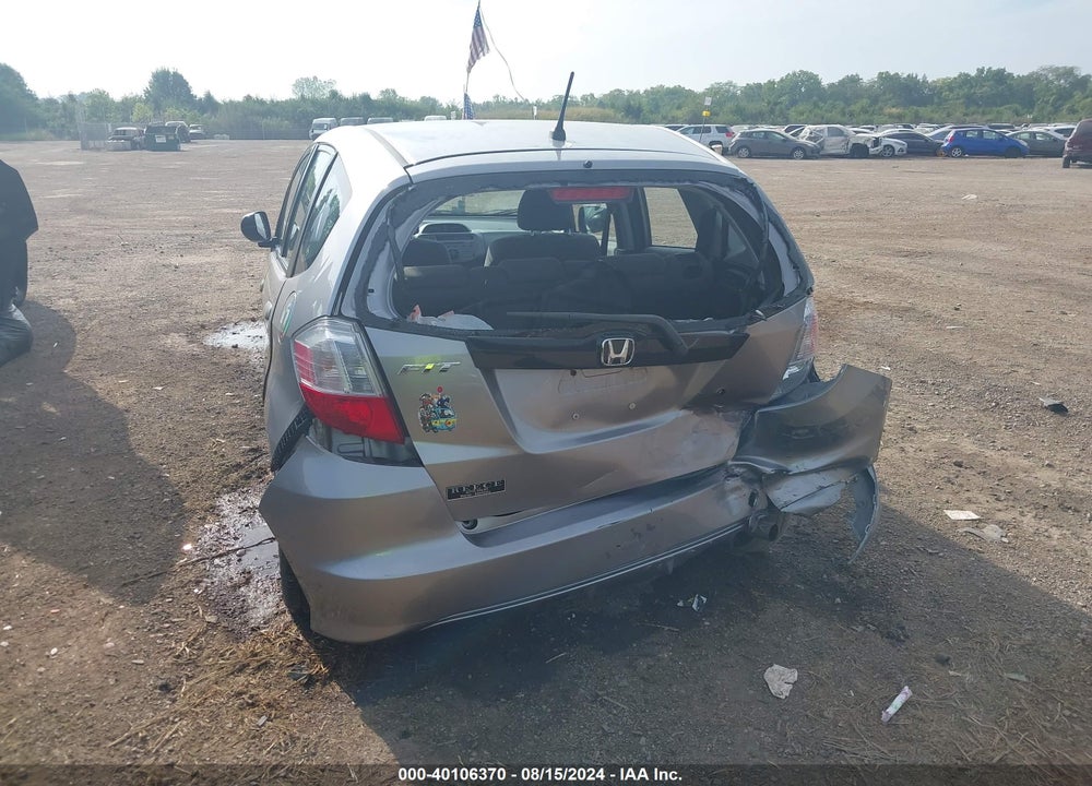2010 HONDA FIT VIN: JHMGE8H21AC035150