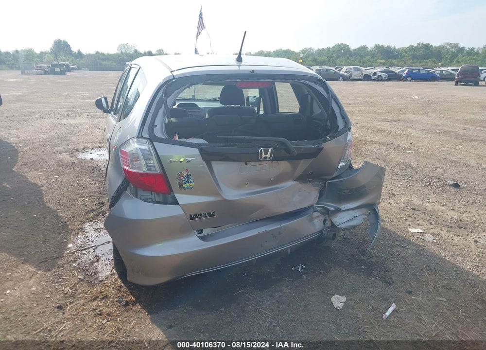 2010 HONDA FIT VIN: JHMGE8H21AC035150