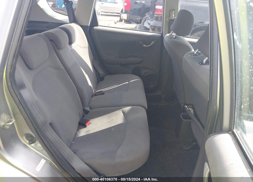 2010 HONDA FIT VIN: JHMGE8H21AC035150