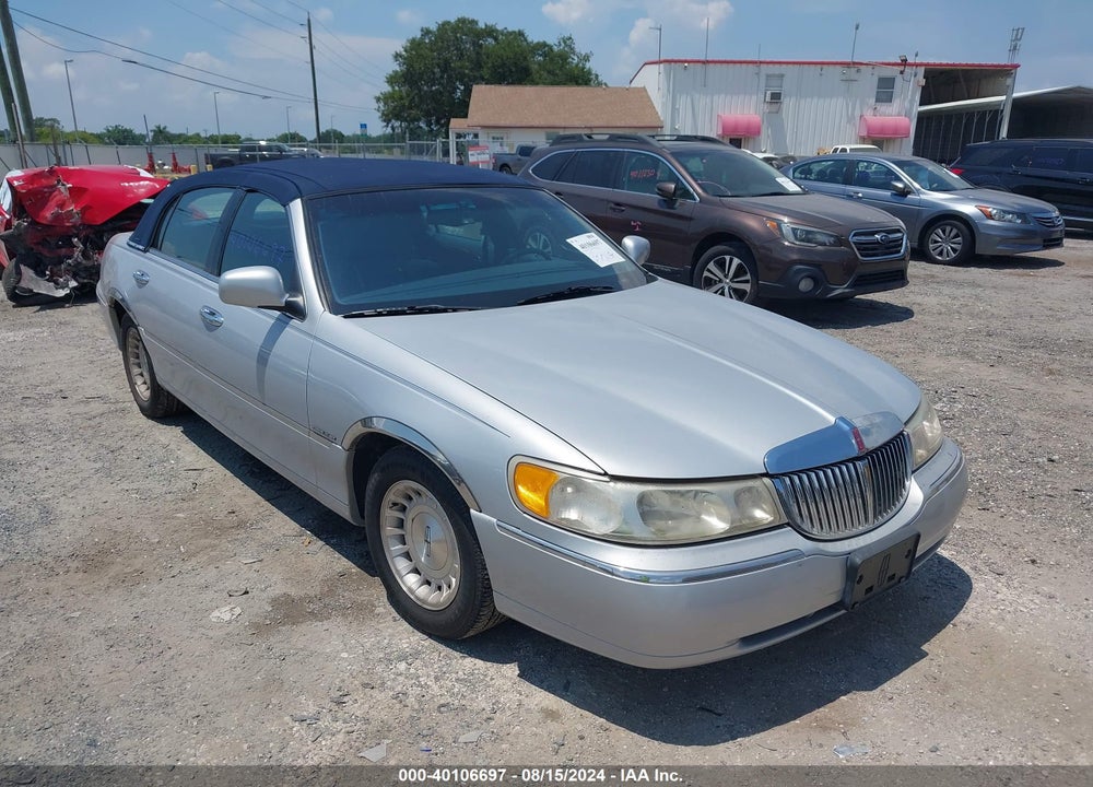 1999 LINCOLN TOWN CAR EXECUTIVE VIN: 1LNHM81W0XY668302