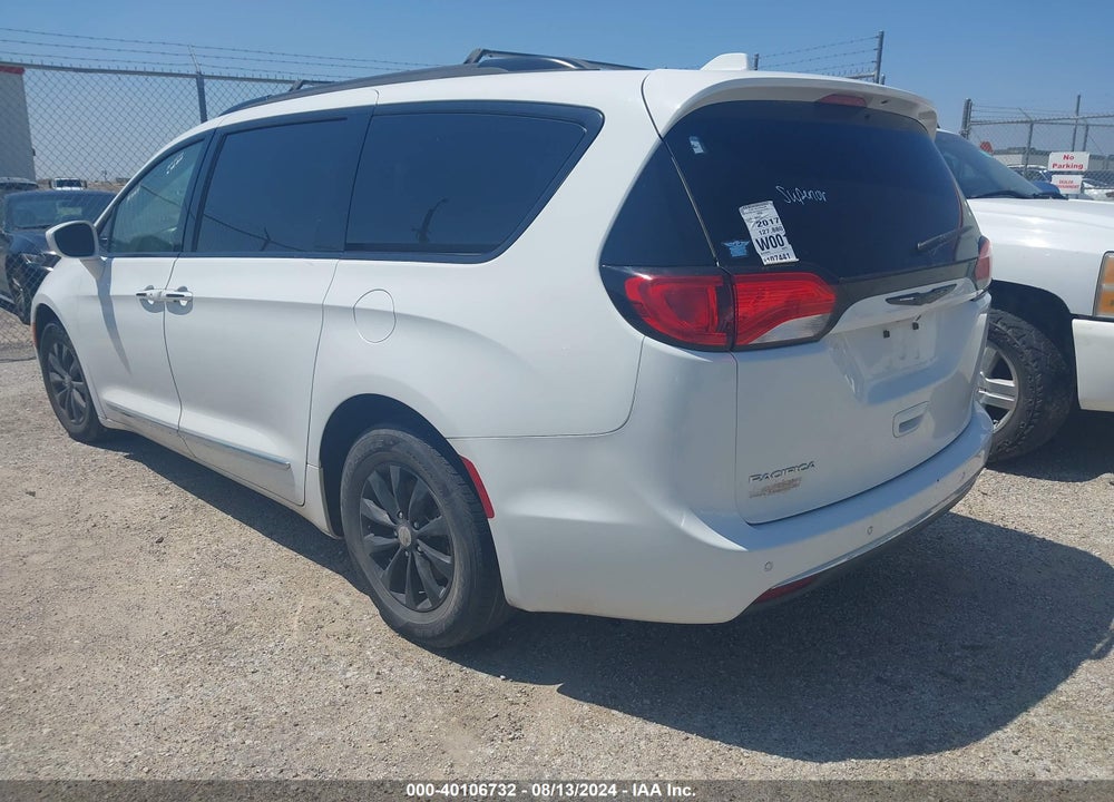 2017 CHRYSLER PACIFICA TOURING L VIN: 2C4RC1BG7HR642456