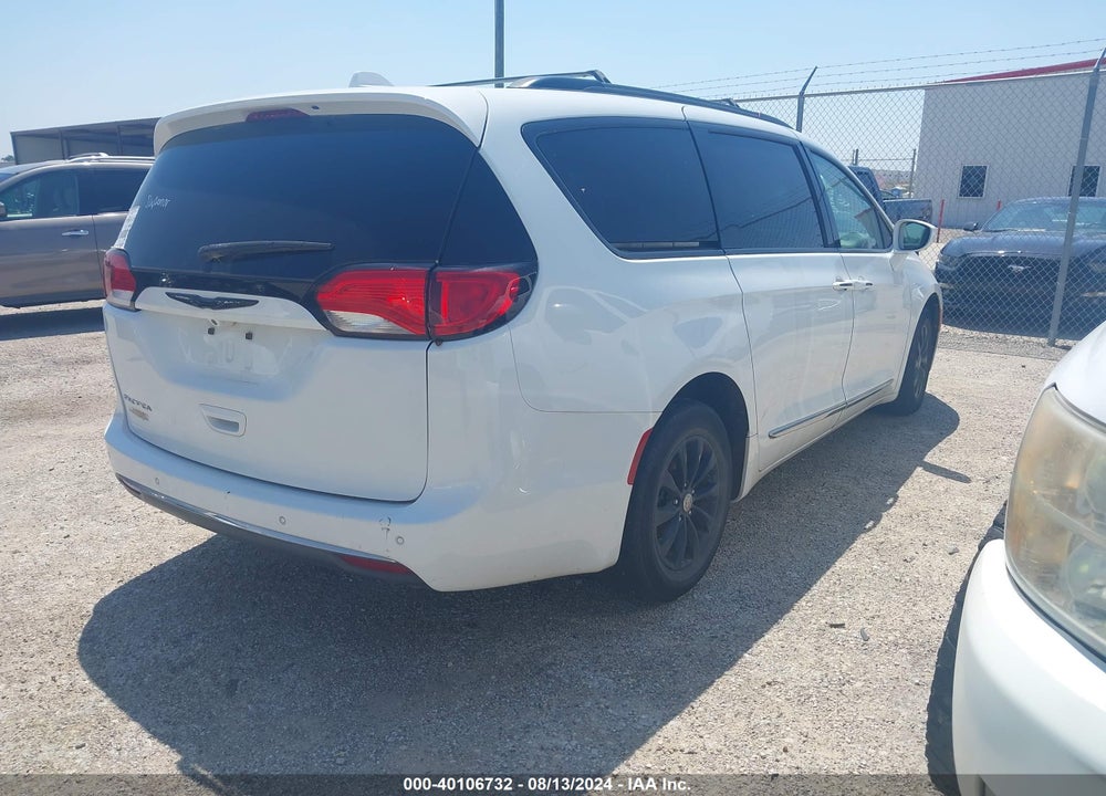 2017 CHRYSLER PACIFICA TOURING L VIN: 2C4RC1BG7HR642456