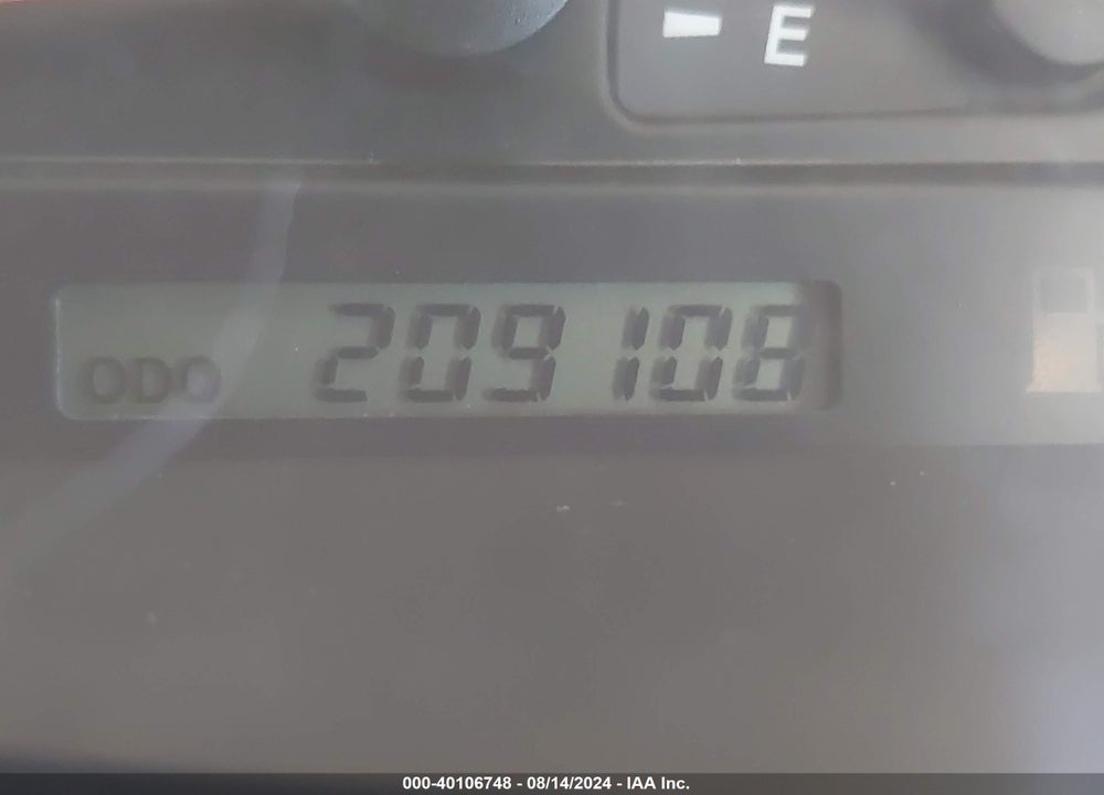 2002 TOYOTA CAMRY LE VIN: JTDBE32K220101988