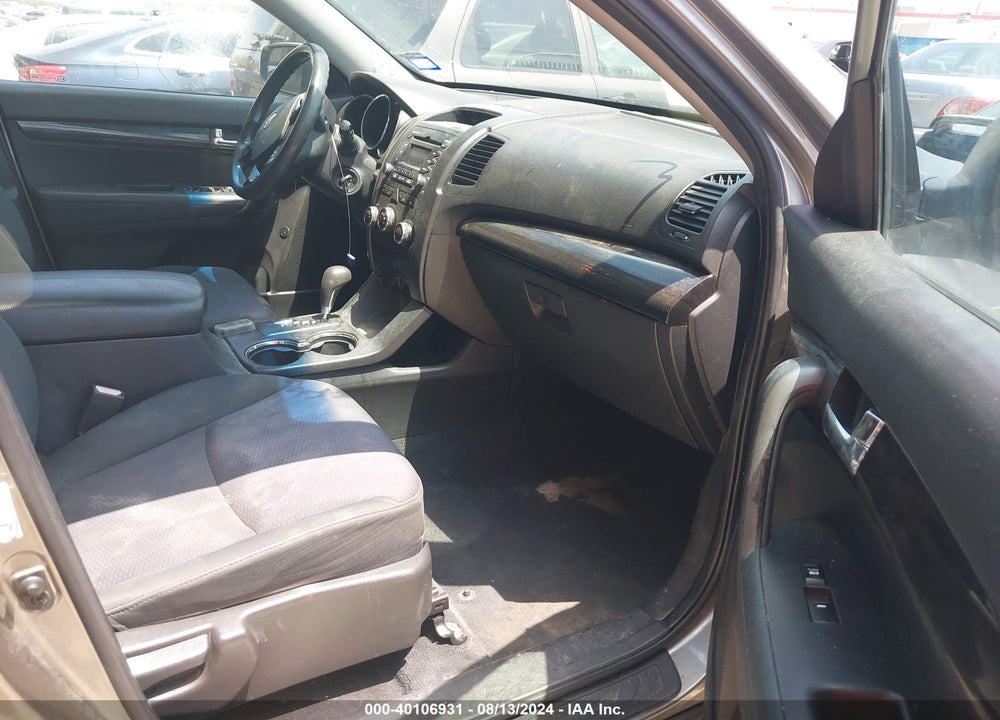 2011 KIA SORENTO LX V6 VIN: 5XYKT4A2XBG107593